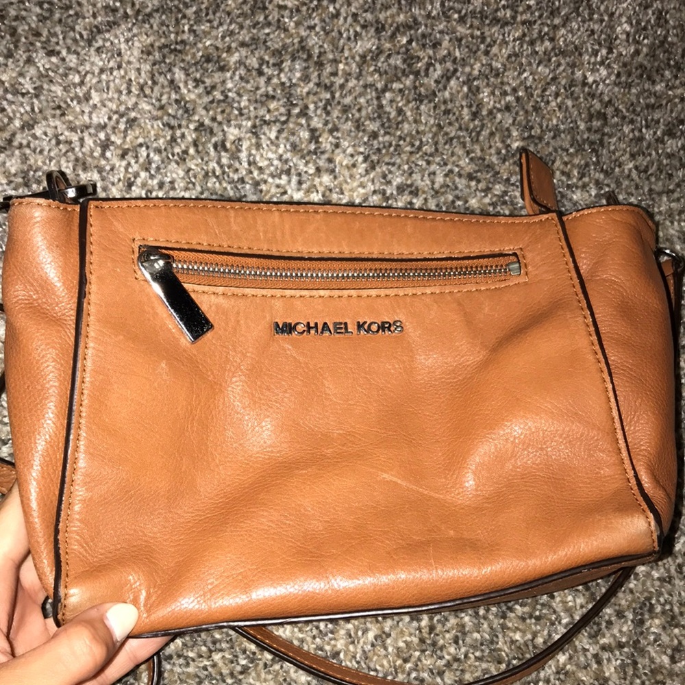 Michael kors purse cross body